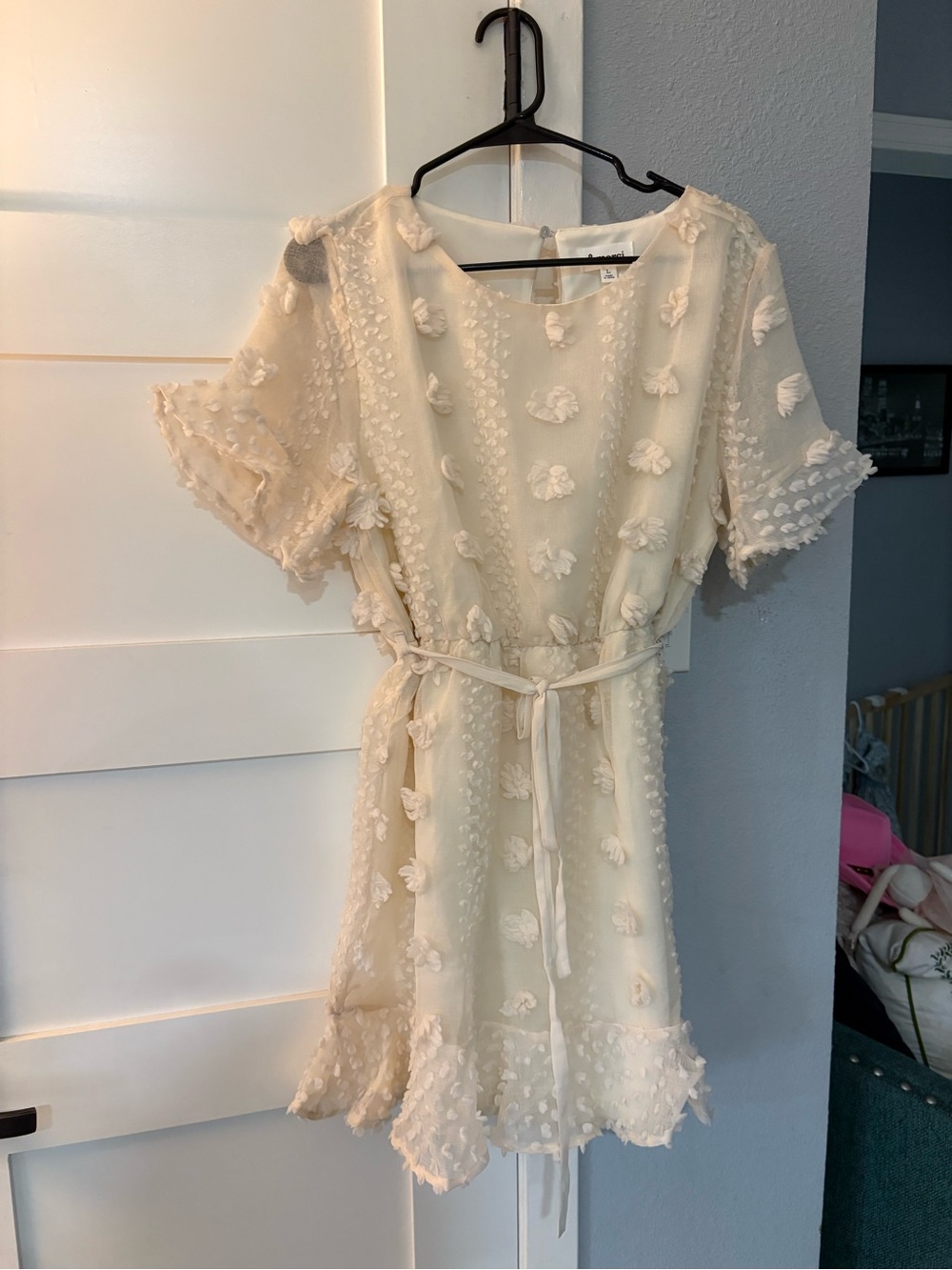 NWT Women's Cream Textured Floral Tie-Waist Dress